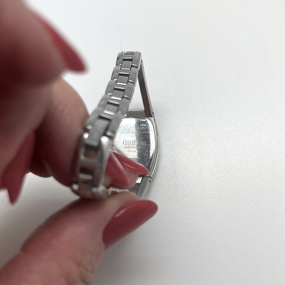 FEMININE Ladies silver Guess watch - Picture 5 of 6